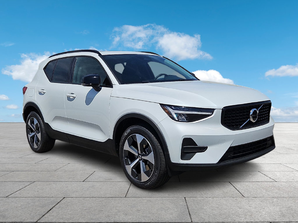 2026 Volvo XC40 Core