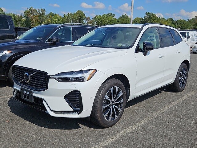 2024 Volvo XC60 B5 Plus photo 2