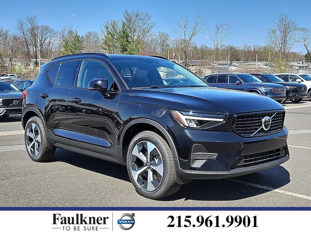 New 2026 Volvo XC40 B5 Core SUV