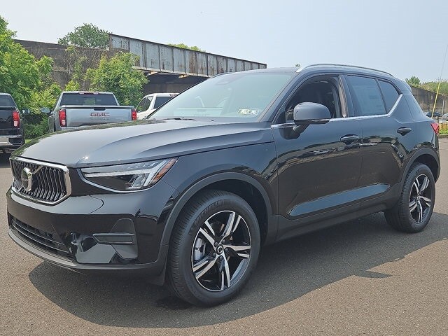 2025 Volvo XC40 Core photo 3