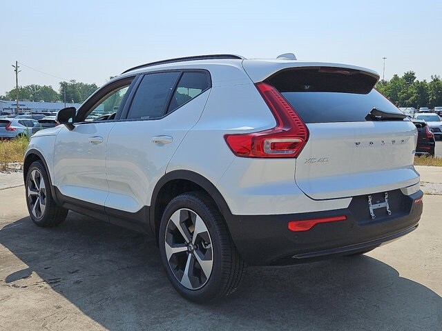 2026 Volvo XC40 Plus photo 3