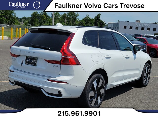 2025 Volvo XC60 Hybrid T8 Plus photo 4