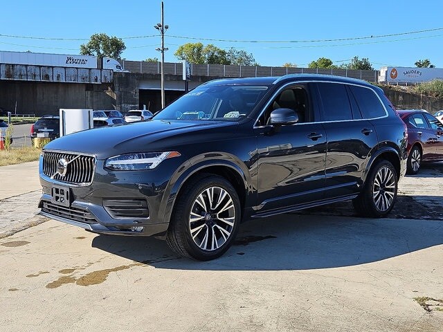 2021 Volvo XC90 T5 AWD Momentum photo 2