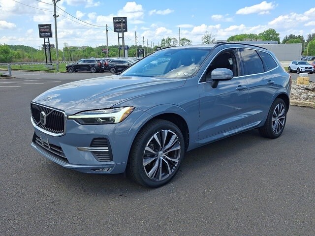 2022 Volvo XC60 B5 Momentum photo 3