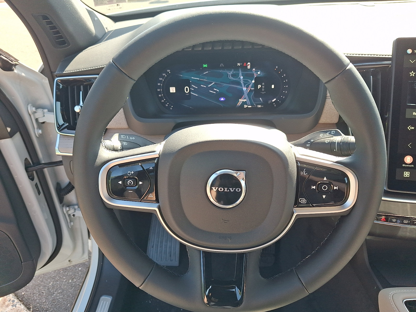 2026 Volvo XC90 Plus - Photo 18
