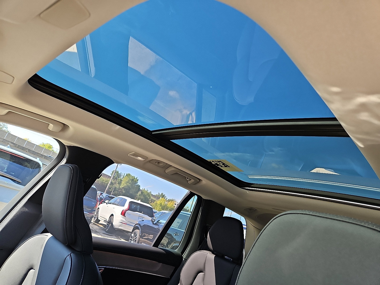 2026 Volvo XC90 Plus - Photo 12