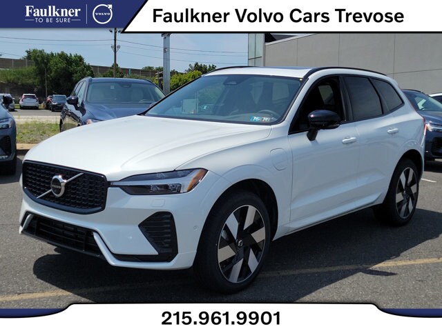 2025 Volvo XC60 Hybrid T8 Plus photo 2