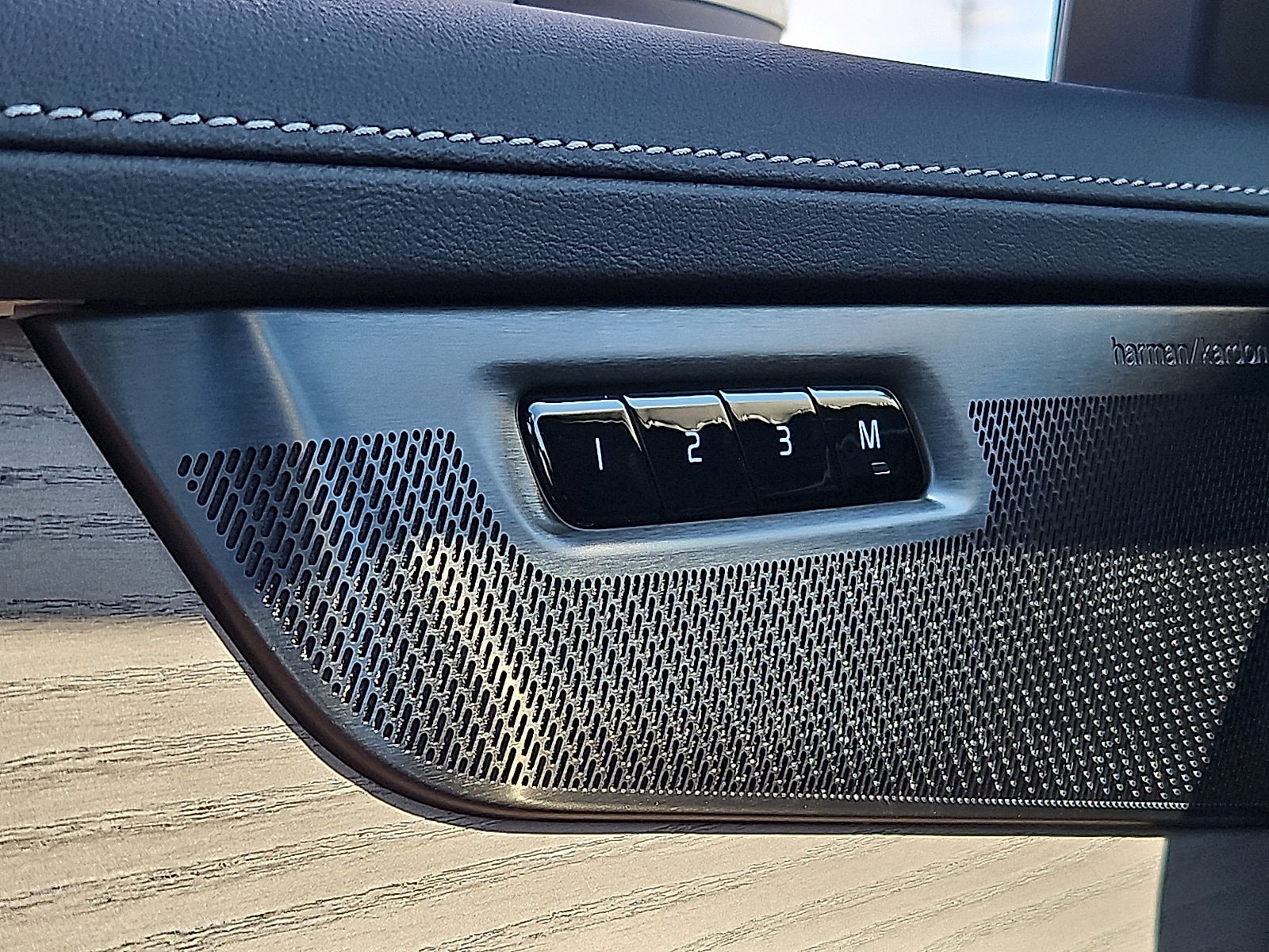 2026 Volvo XC90 Plus - Photo 19