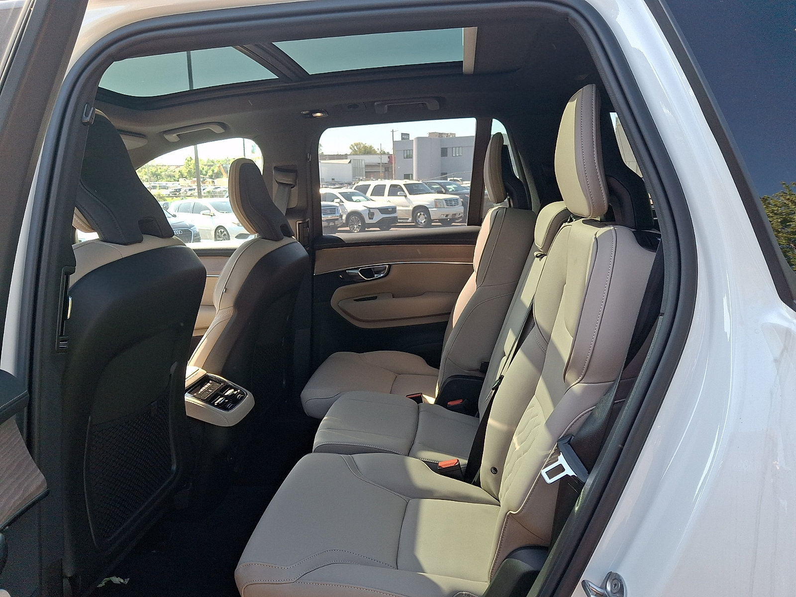 2026 Volvo XC90 Plus - Photo 10