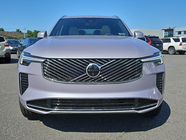 2026 Volvo XC90 B5 AWD Plus photo 2