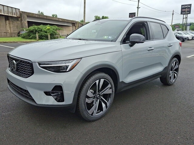 2025 Volvo XC40 Plus photo 3