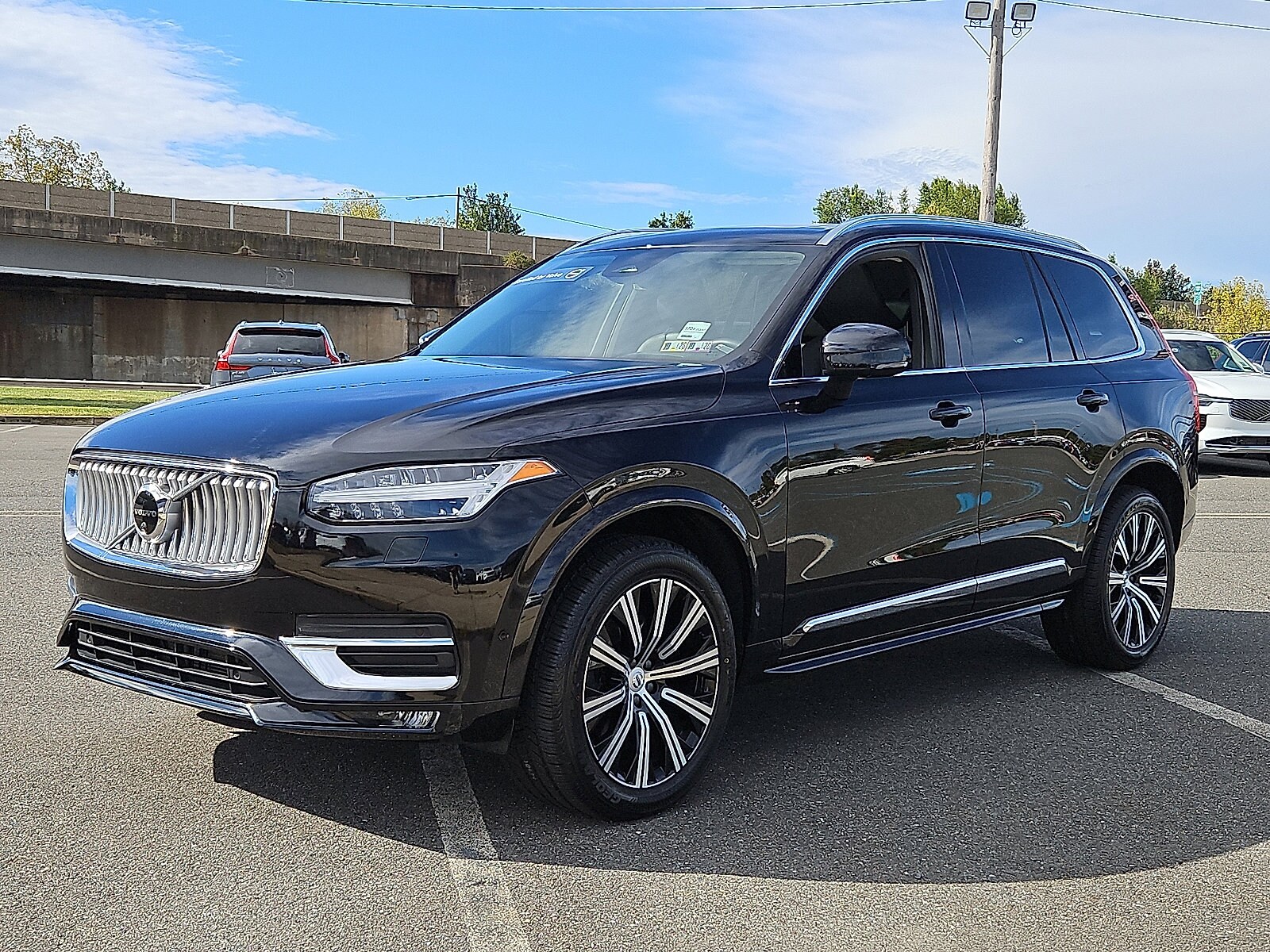 2023 Volvo XC90 AWD Plus photo 2