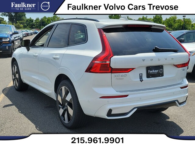 2025 Volvo XC60 Hybrid T8 Plus photo 3