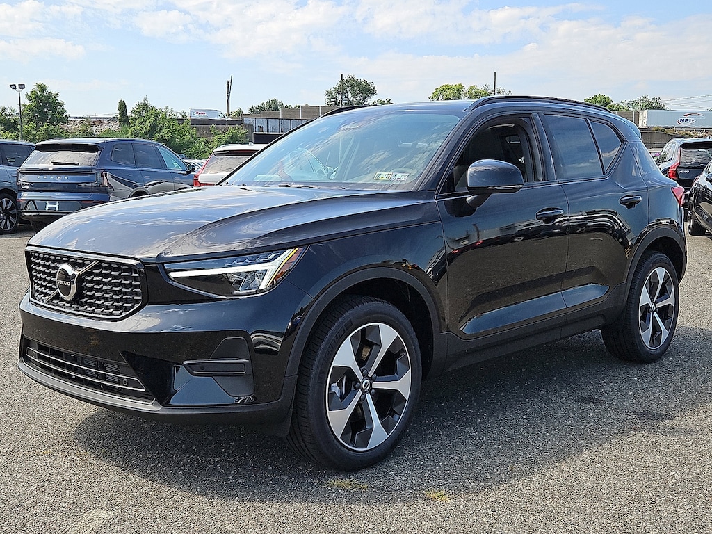 Used 2026 Volvo XC40 B5 Core SUV