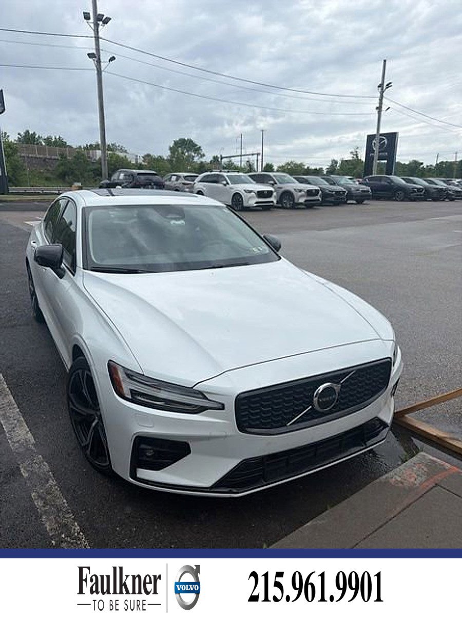 2024 Volvo S60 B5 Core Dark Theme's photo