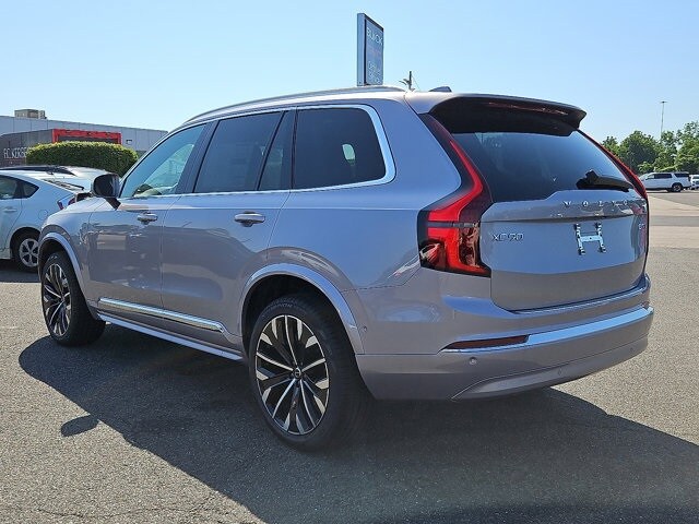 2026 Volvo XC90 B5 AWD Plus photo 4