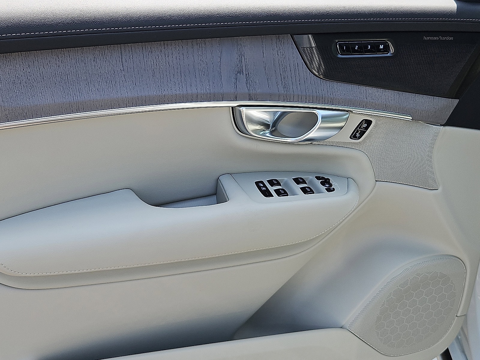 2026 Volvo XC90 Ultra - Photo 11