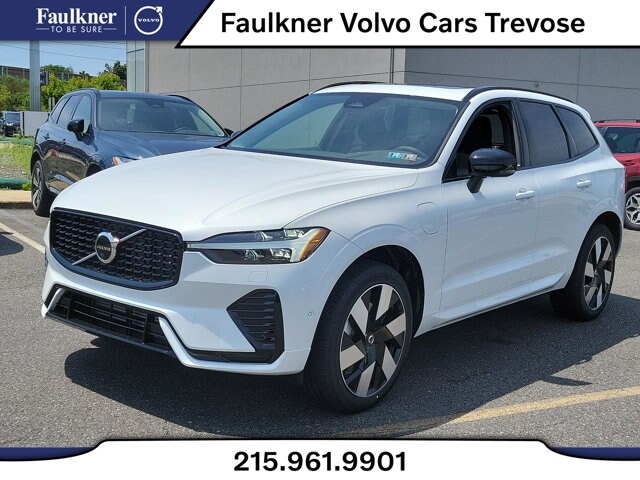 2025 Volvo XC60 Hybrid T8 Plus photo 2