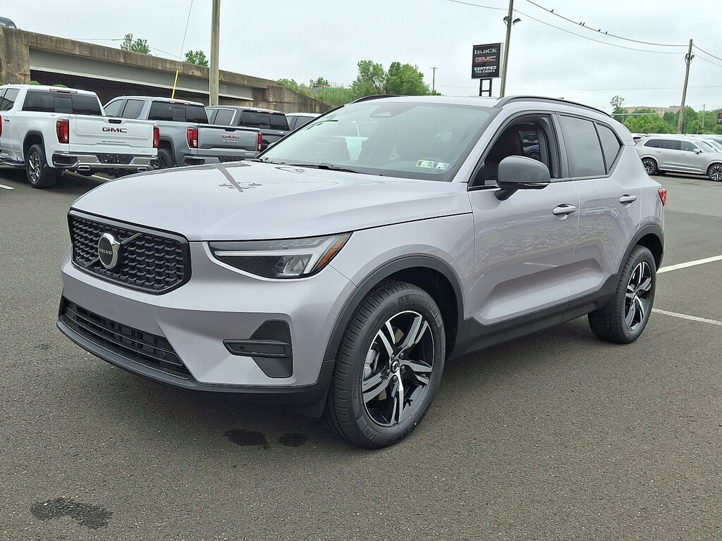 Used 2026 Volvo XC40 B5 Core SUV