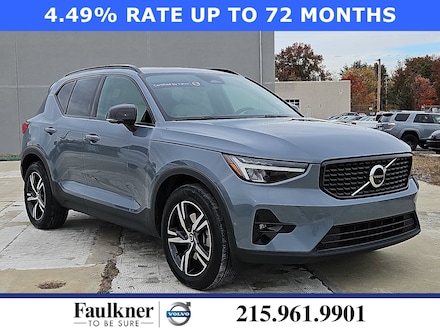 2023 Volvo XC40 B5 AWD Plus Dark SUV