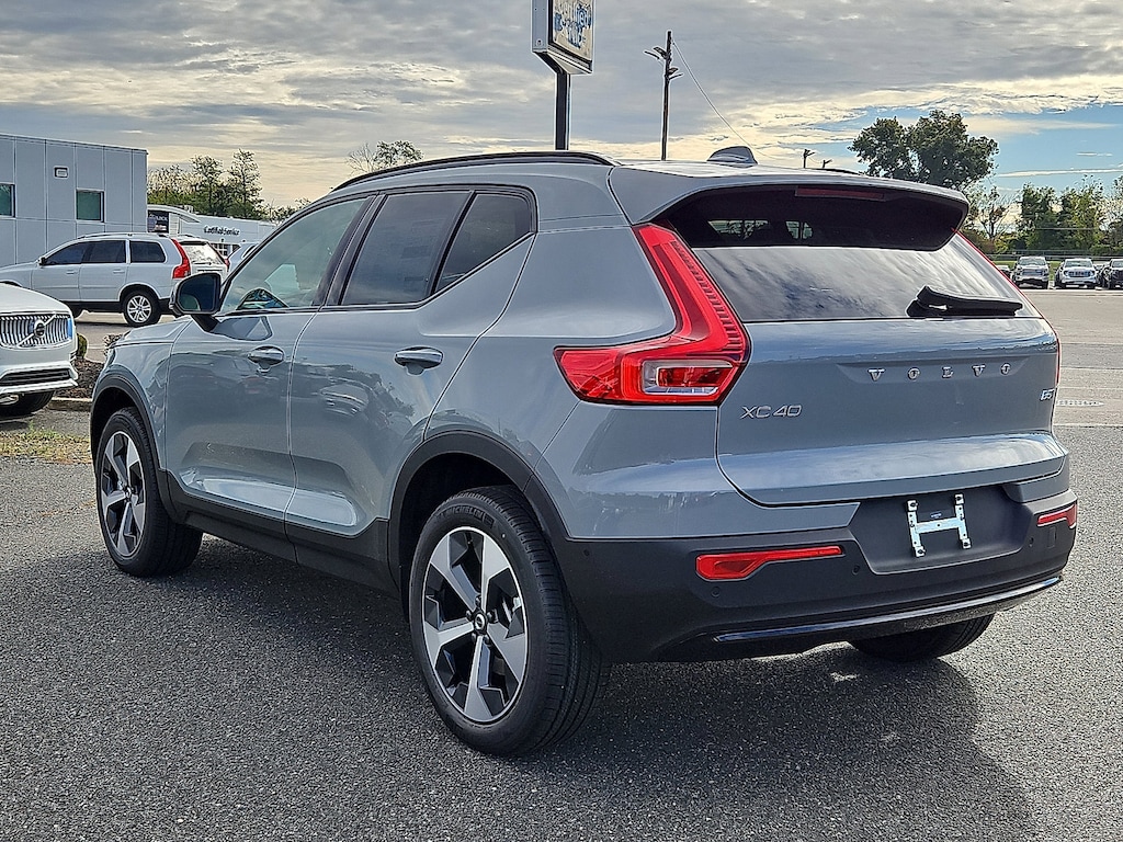 New 2026 Volvo XC40 B5 Plus SUV