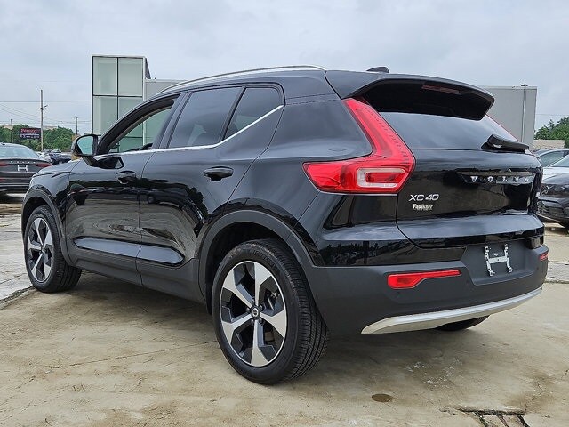 2025 Volvo XC40 Core photo 4