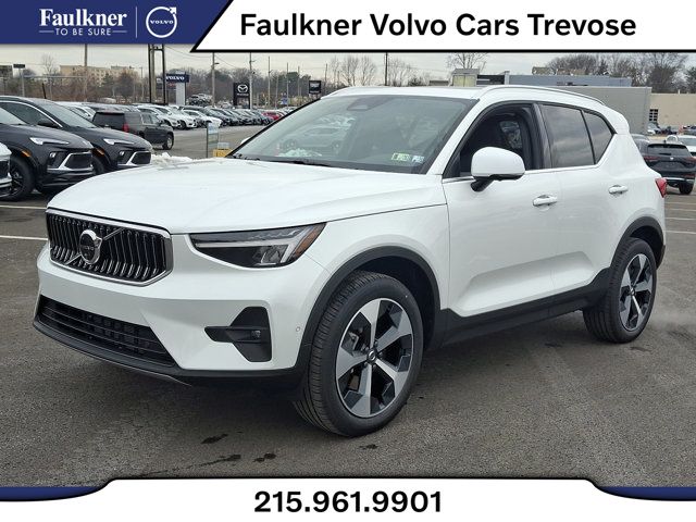 2025 Volvo XC40 Plus photo 3