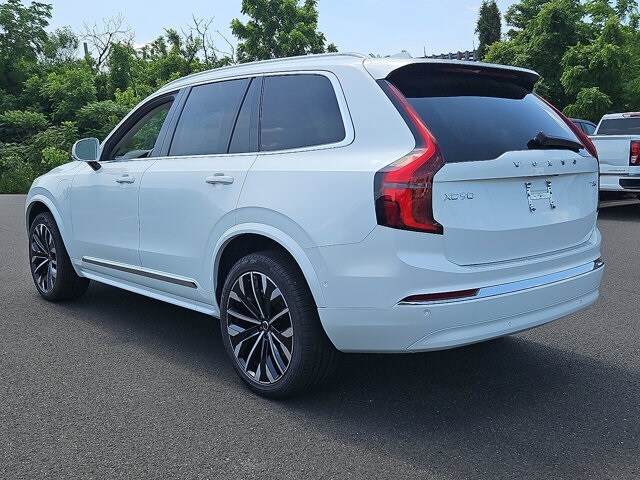 2026 Volvo XC90 T8 AWD photo 4