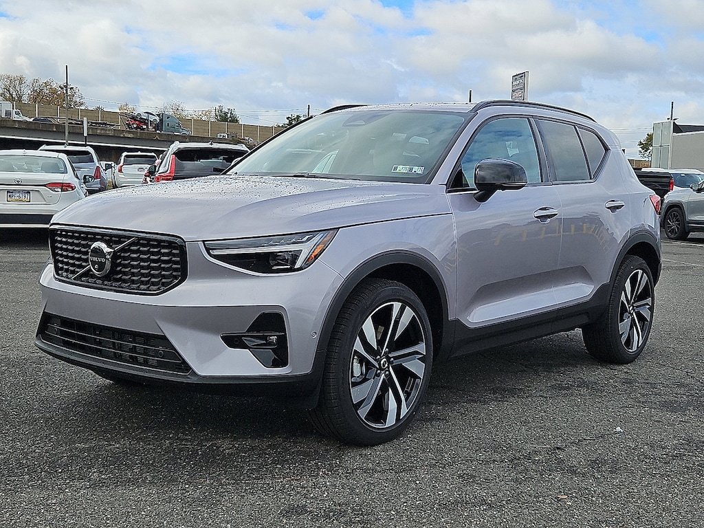 New 2026 Volvo XC40 B5 Ultra SUV