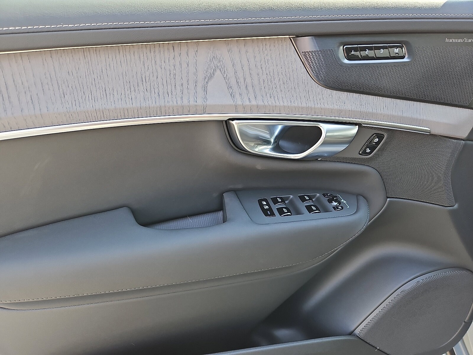 2026 Volvo XC90 Ultra - Photo 10