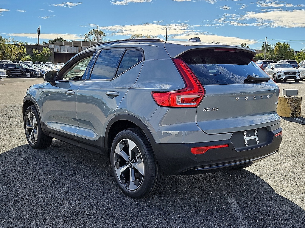 New 2026 Volvo XC40 B5 Core SUV