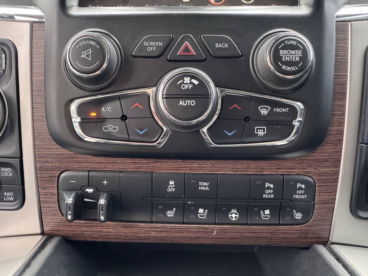 2017 RAM Ram 1500 Pickup Laramie - Photo 30