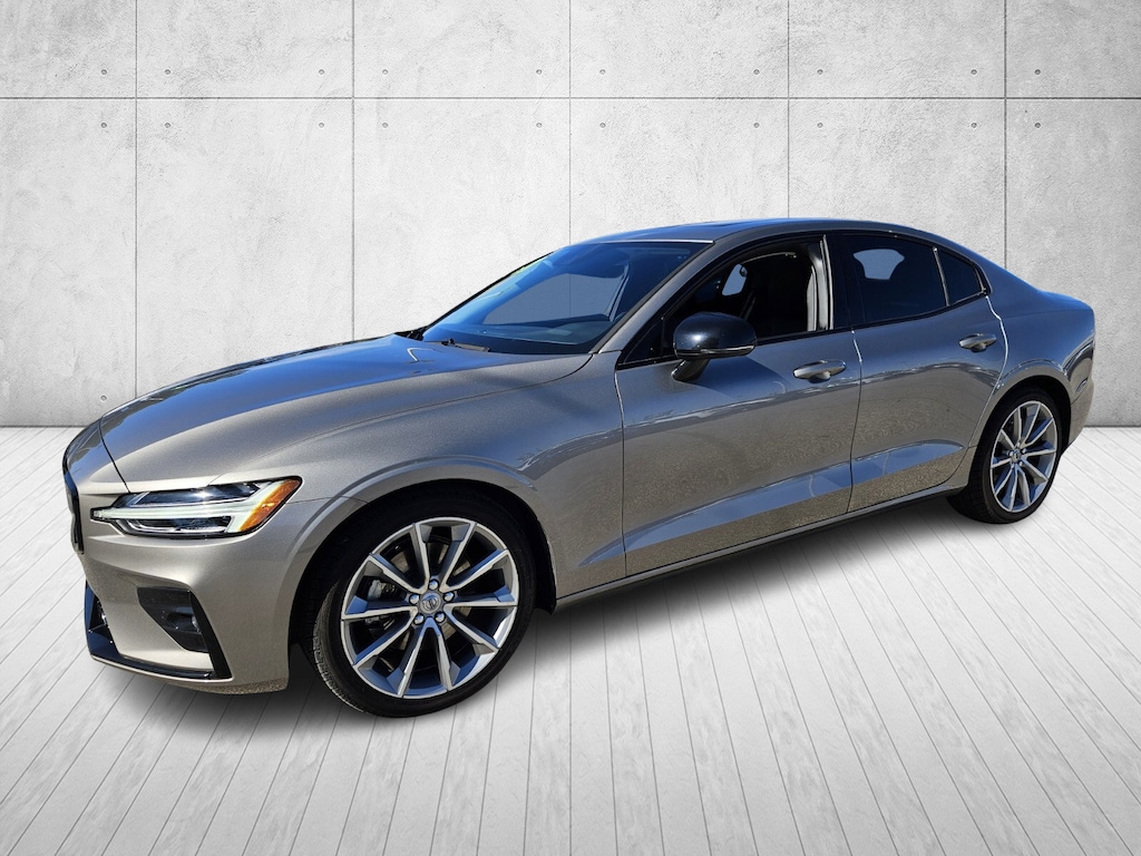 2021 Volvo S60 T5 Momentum photo 3