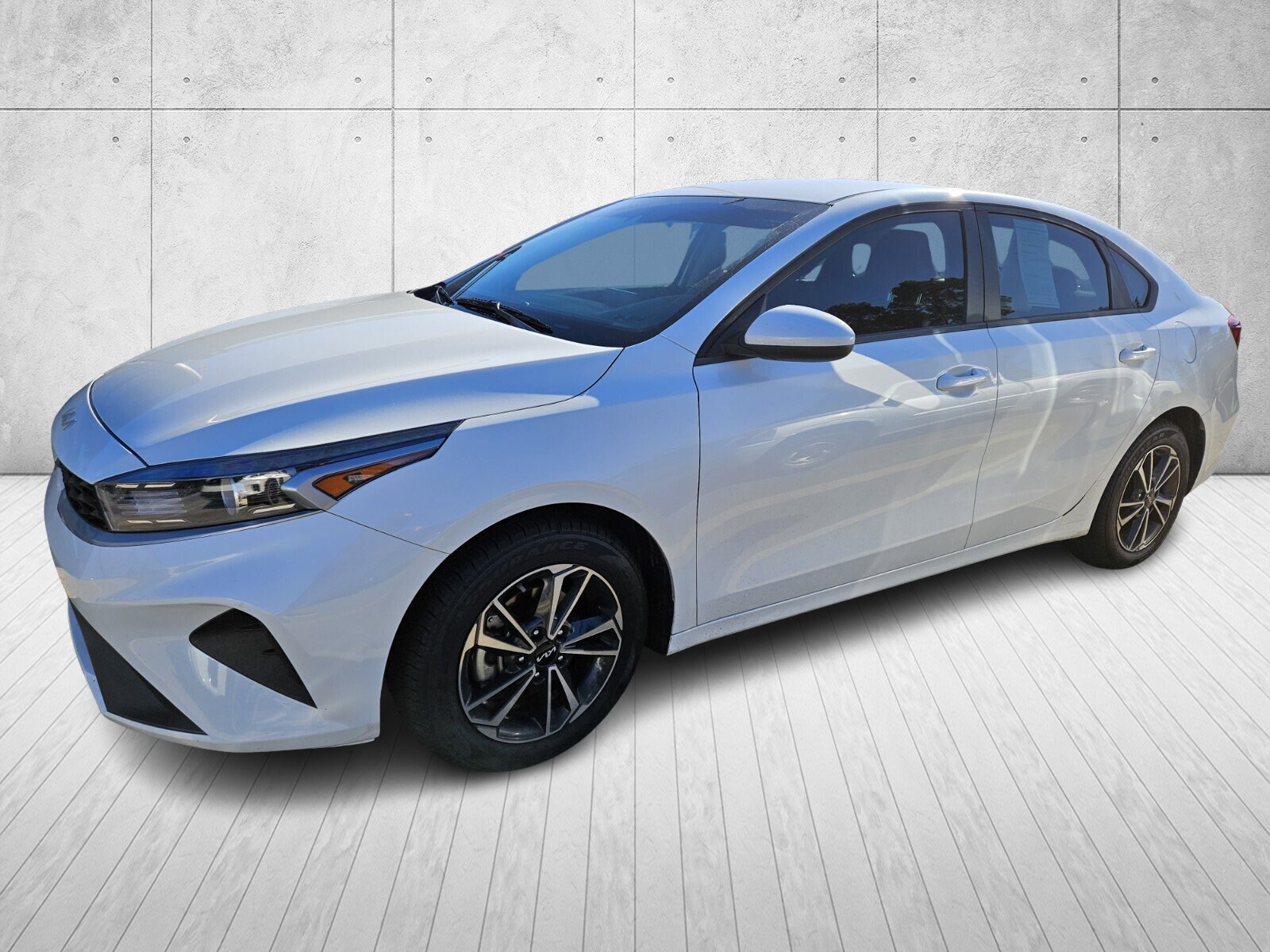2024 Kia Forte LXS photo 3
