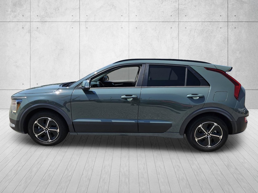 Used 2023 Kia Niro EX SUV