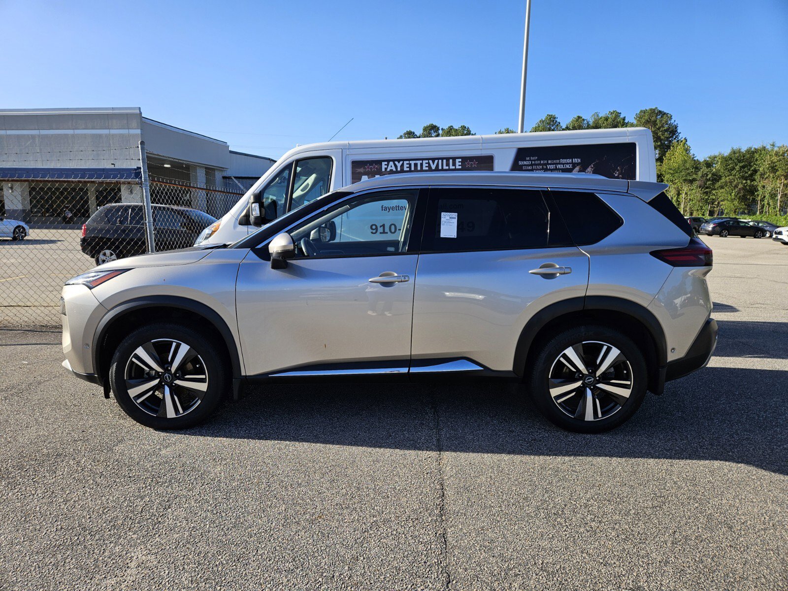 2023 Nissan Rogue Platinum photo 4