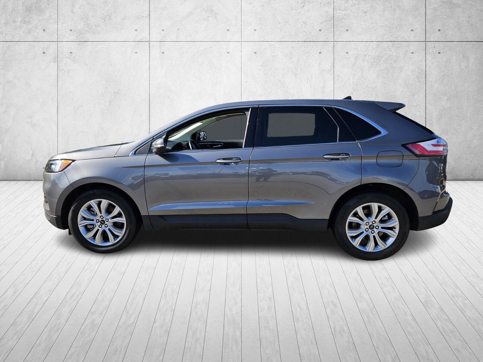 2024 Ford Edge Titanium photo 4