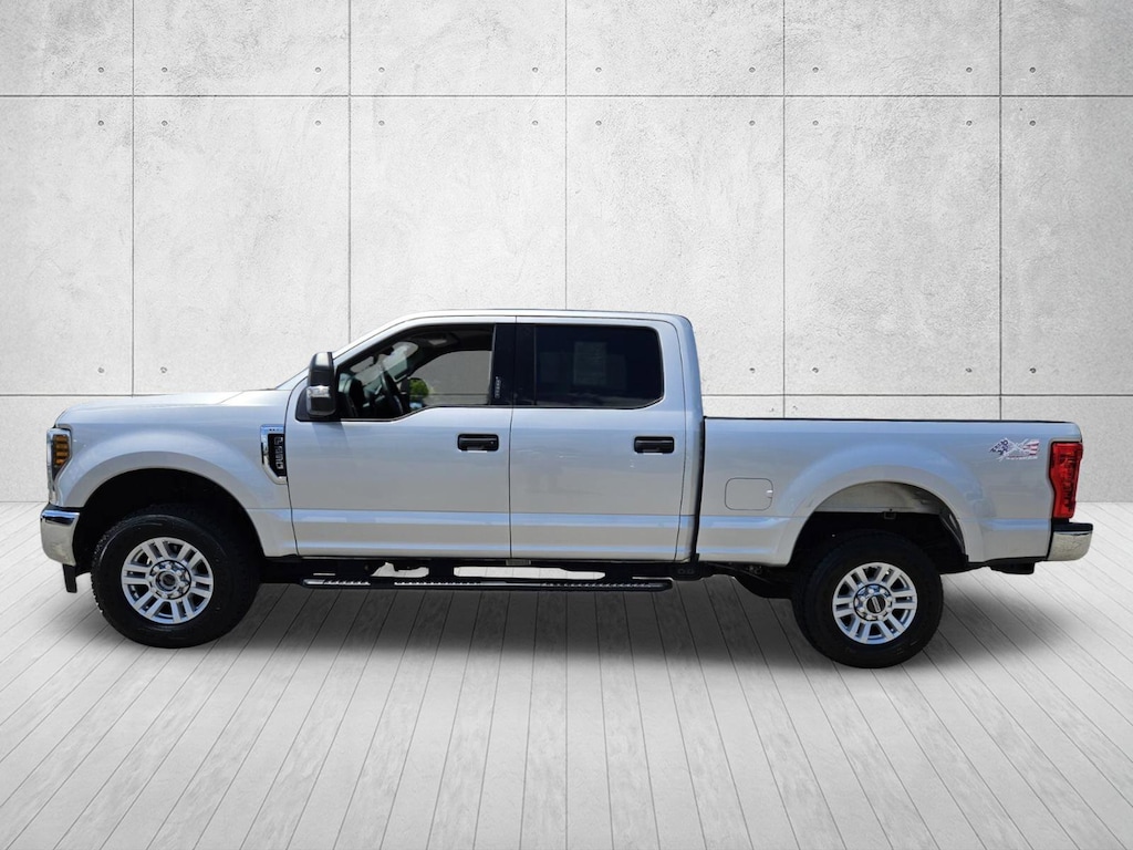 Used 2019 Ford F-250 XLT Truck Crew Cab