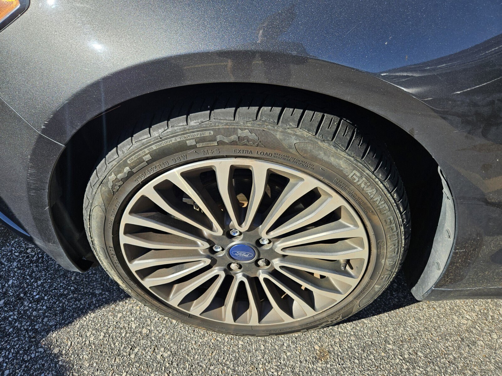 2017 Ford Fusion SE photo 4