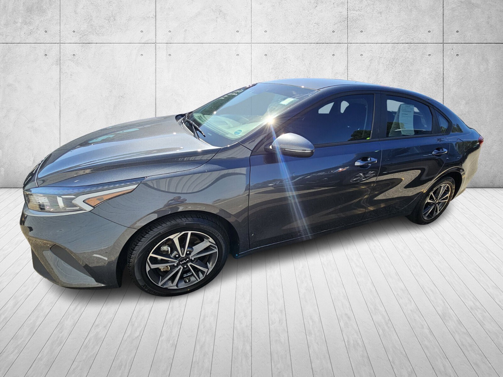 2023 Kia Forte LXS photo 3