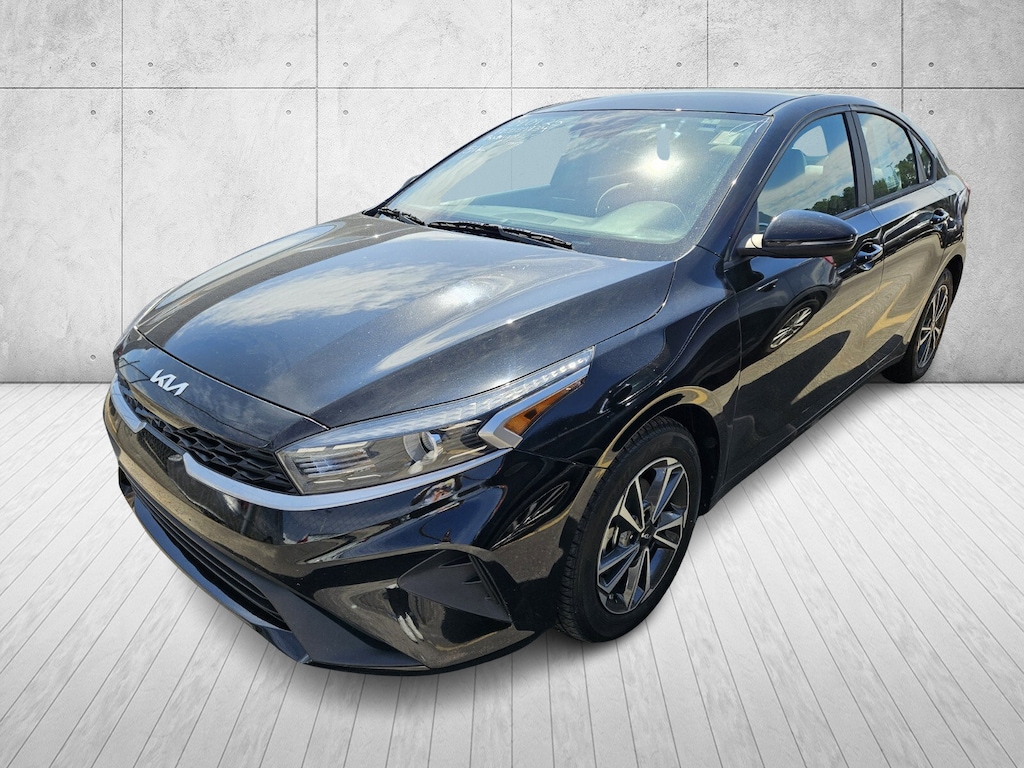 2023 Kia Forte LXS photo 3