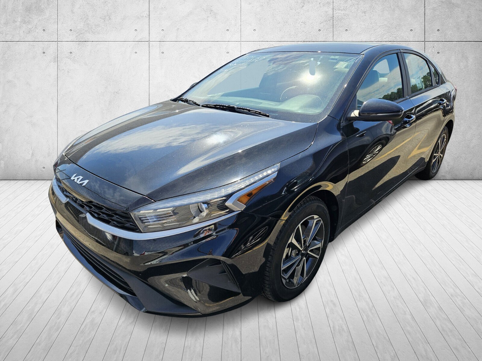 2023 Kia Forte LXS photo 3