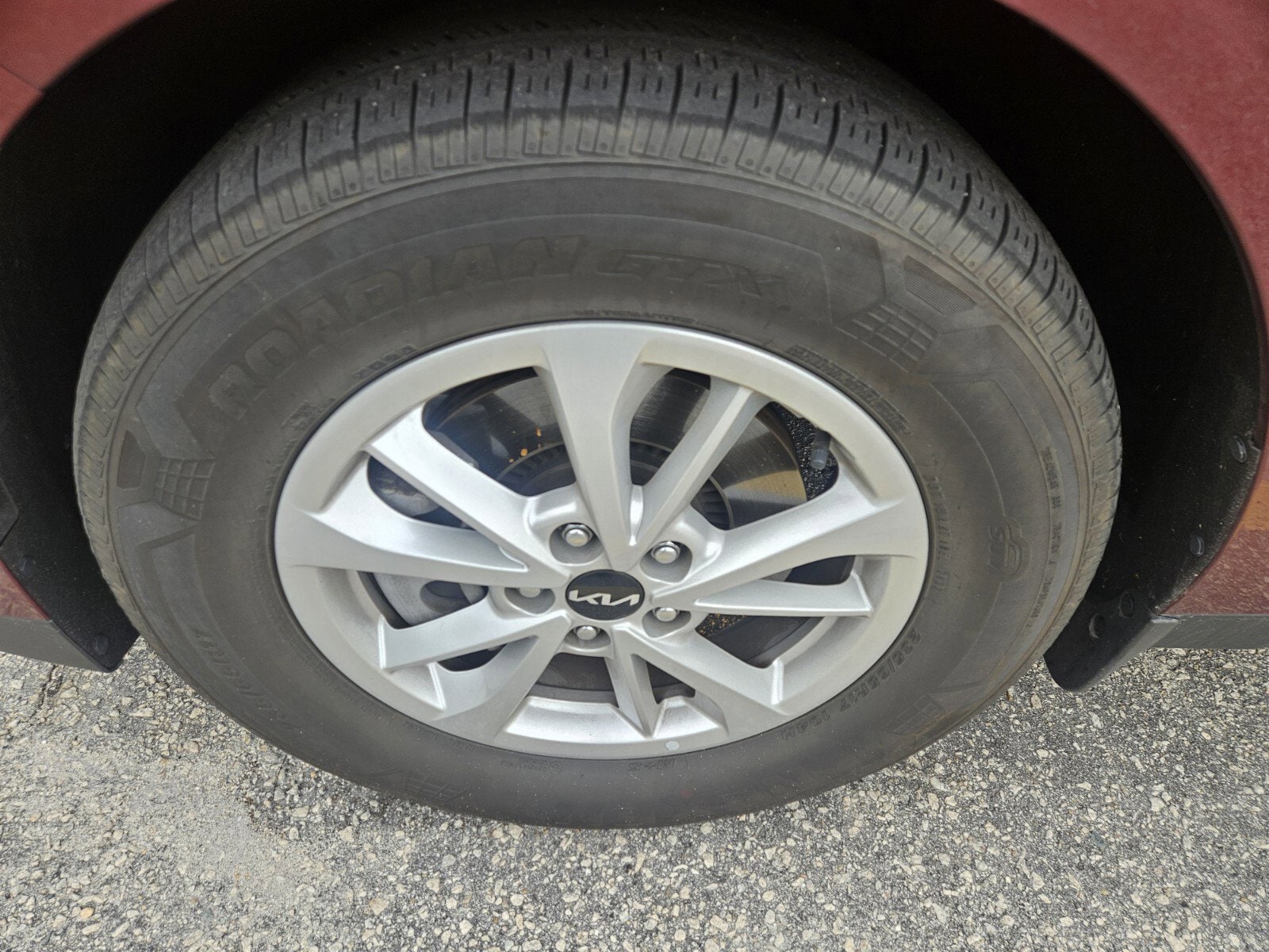 2024 Kia Carnival LX photo 4