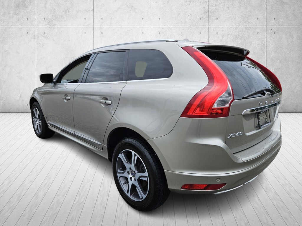 2015 Volvo XC60 T6 Platinum photo 2