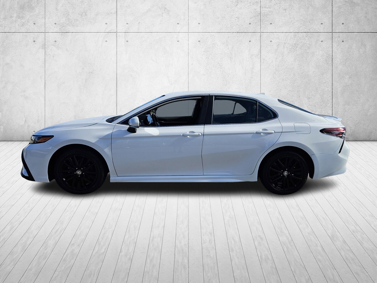 2024 Toyota Camry SE photo 3