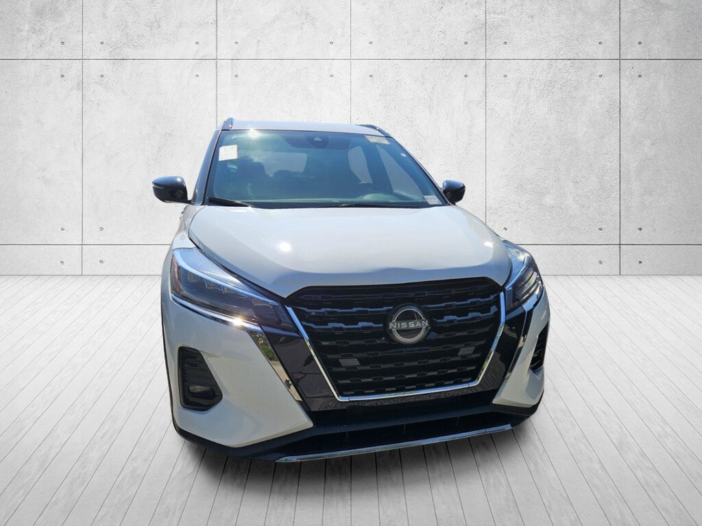 Used 2023 Nissan Kicks SR SUV