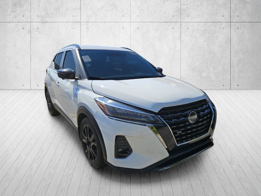 Used 2023 Nissan Kicks SR SUV