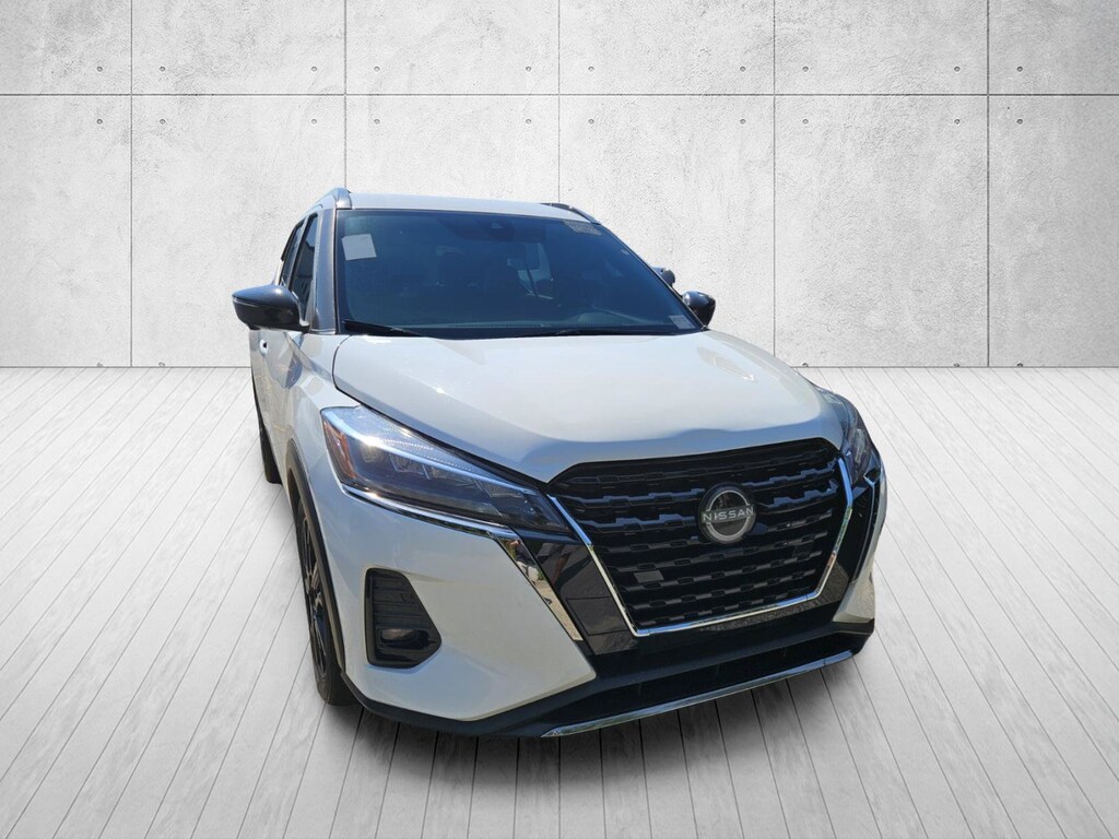 Used 2023 Nissan Kicks SR SUV