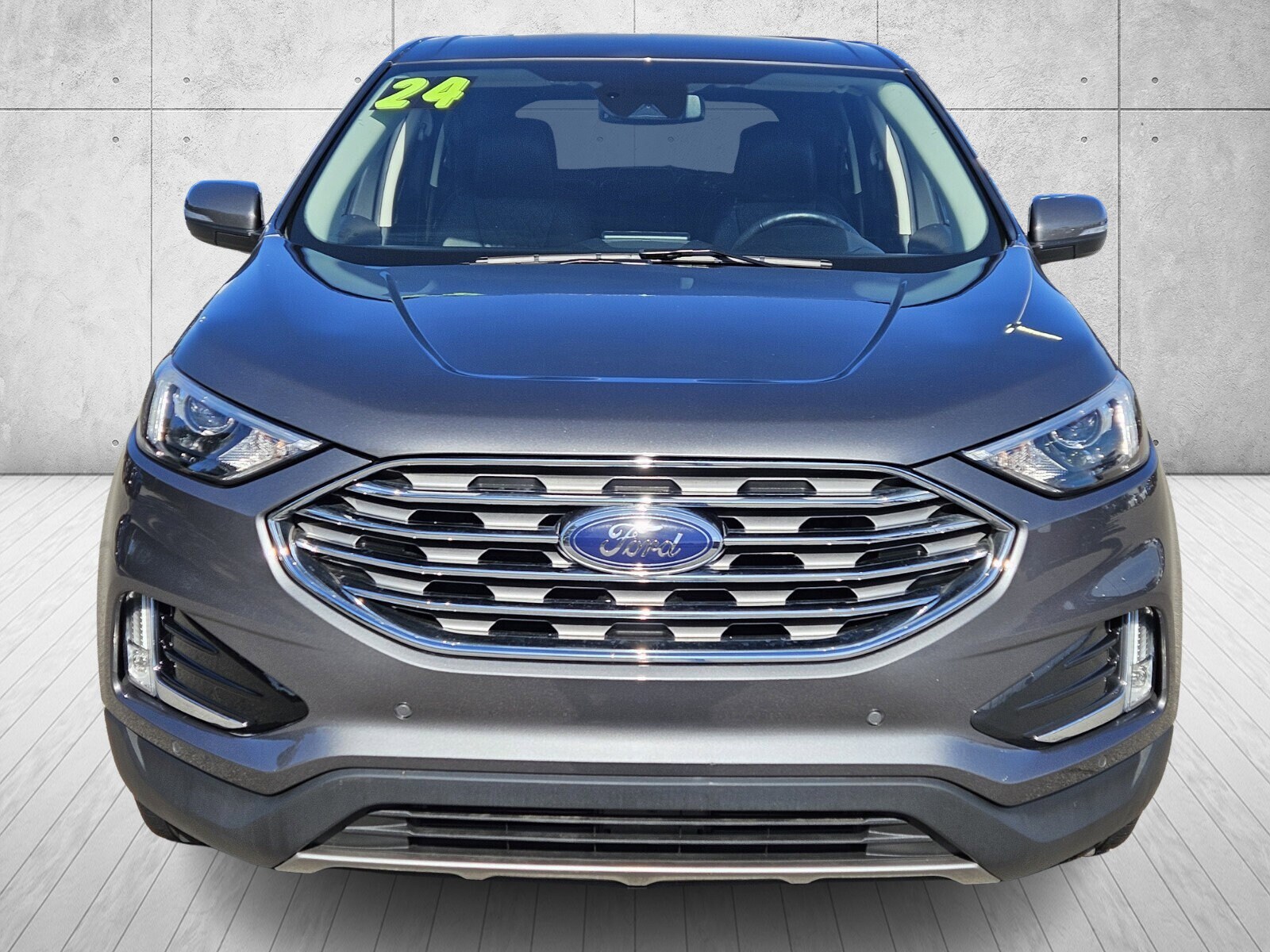 2024 Ford Edge Titanium photo 2