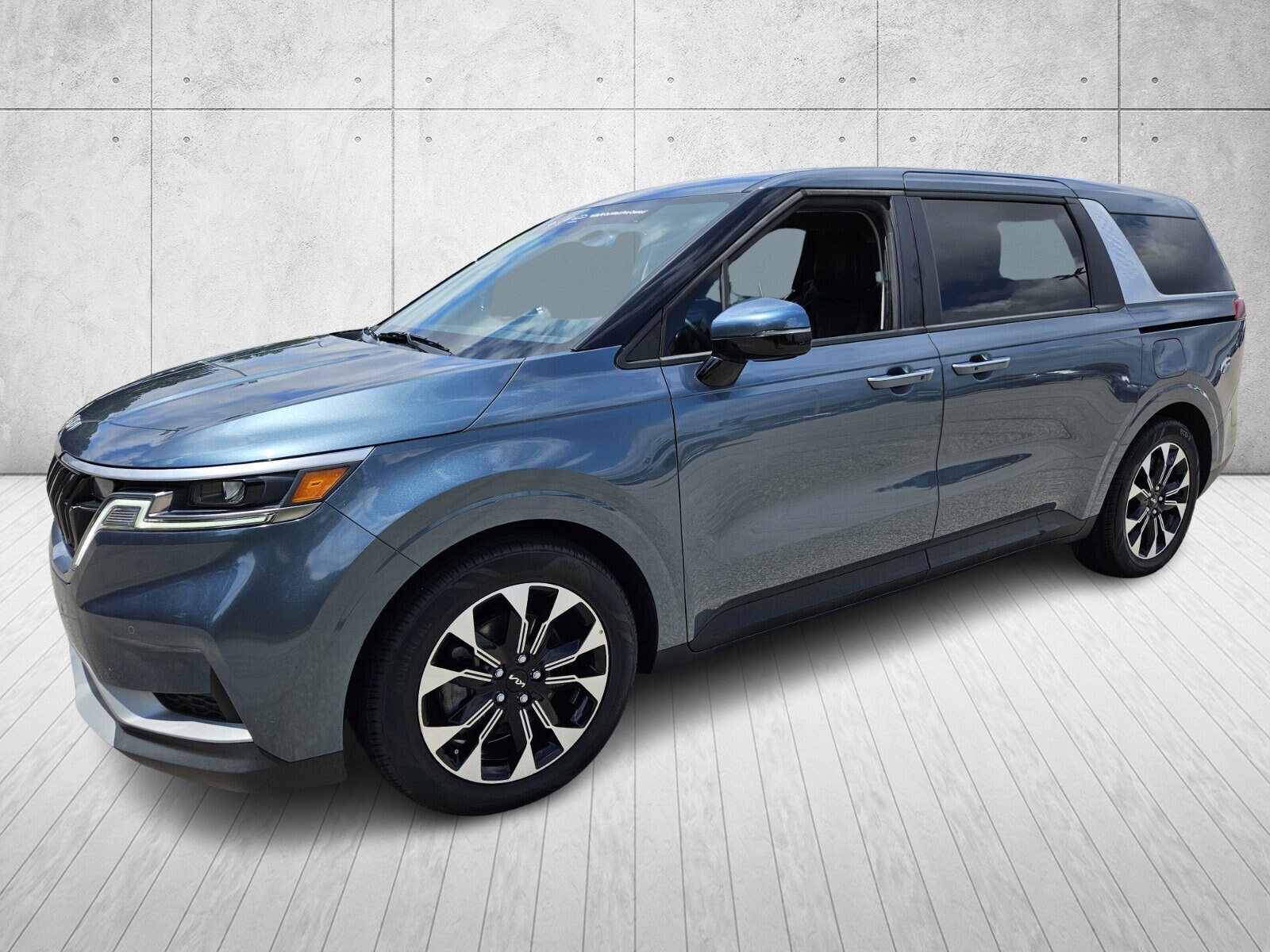 2024 Kia Carnival EX photo 3